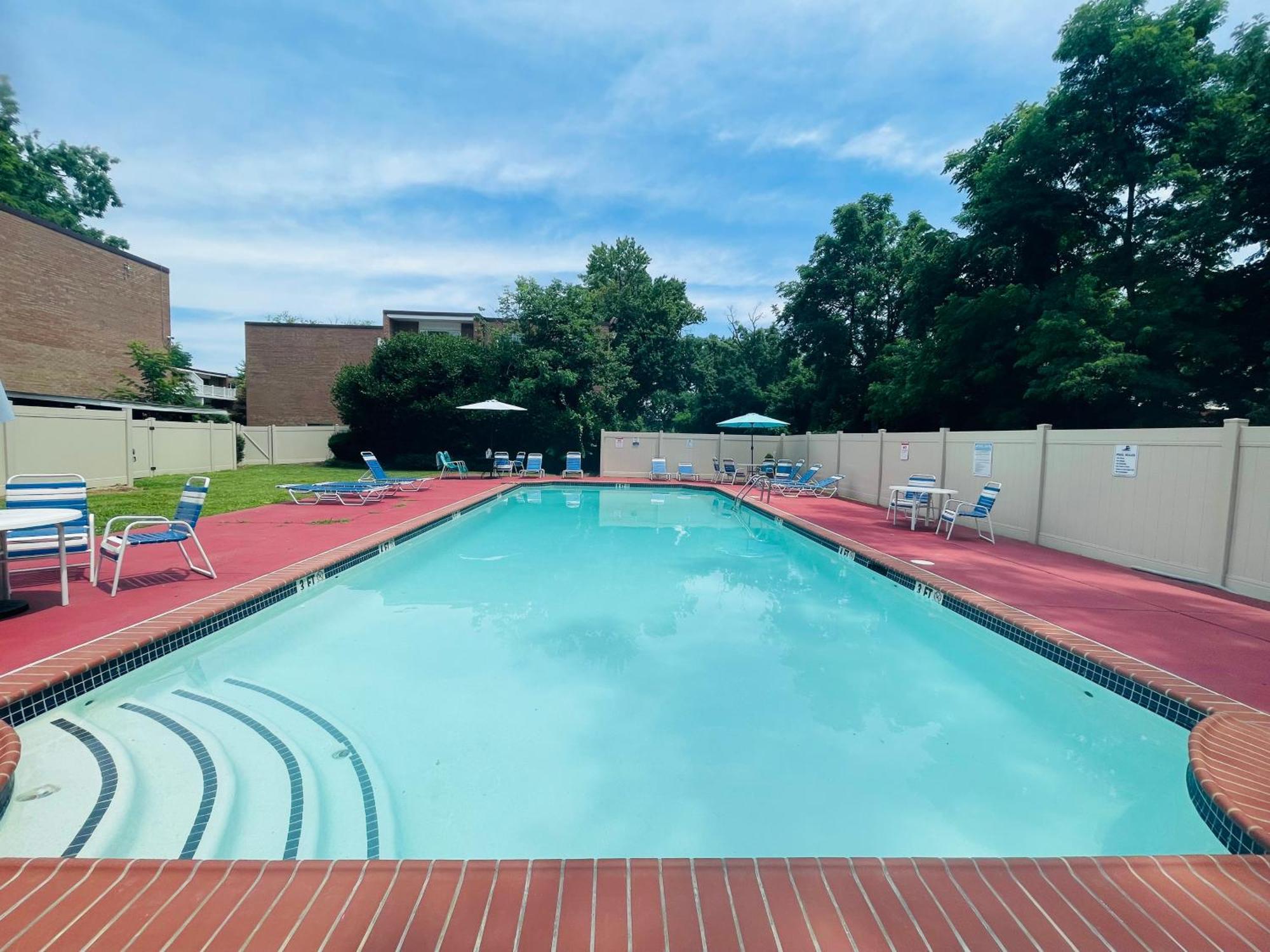 Large, Clean, Comfortable, 1br Near Einstein Hos Apartment