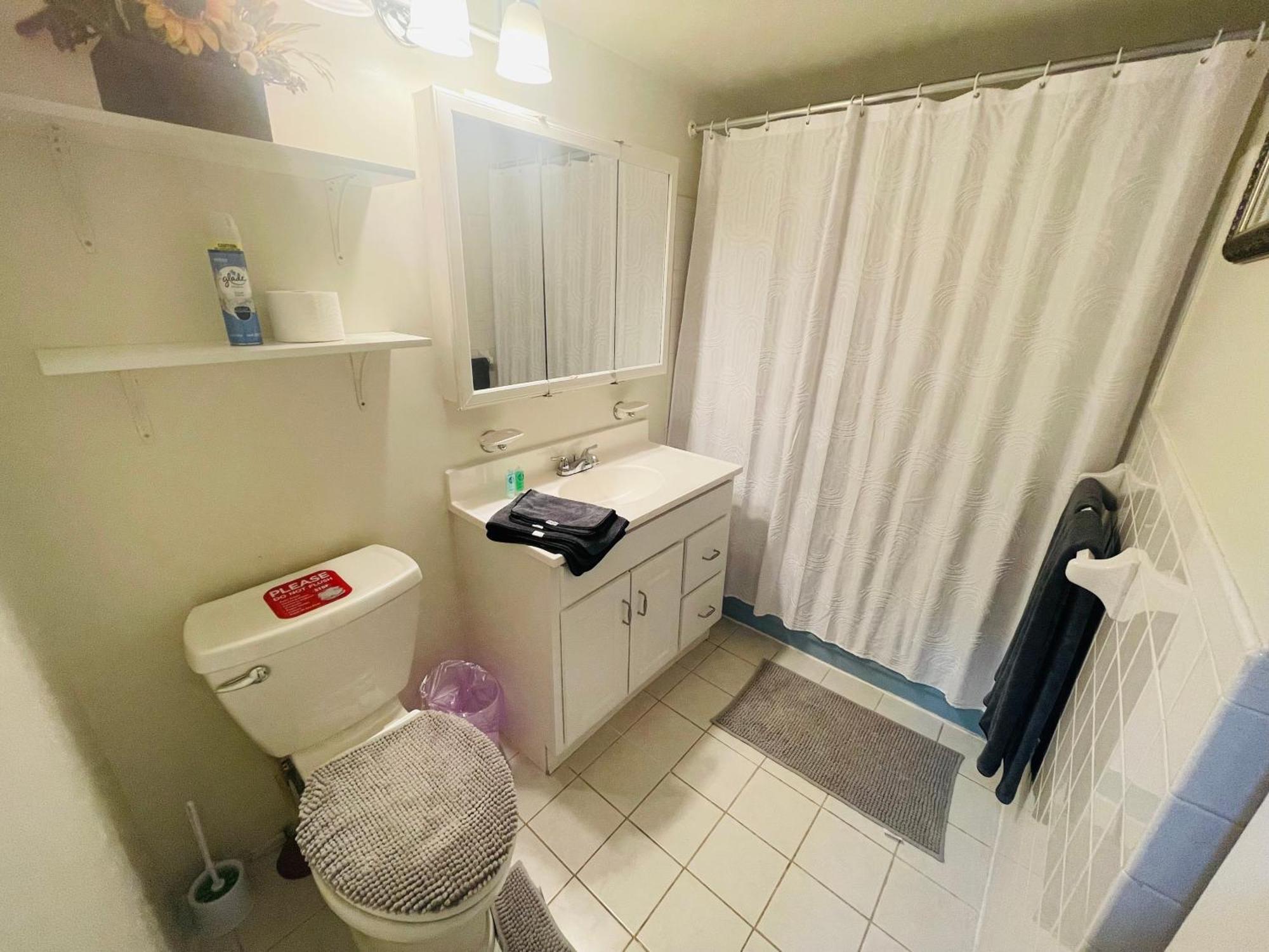 Large, Clean, Comfortable, 1br Near Einstein Hos *